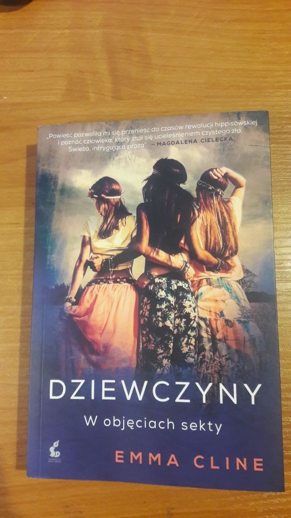 Dziewczyny w objęciach sekty Emma Cline