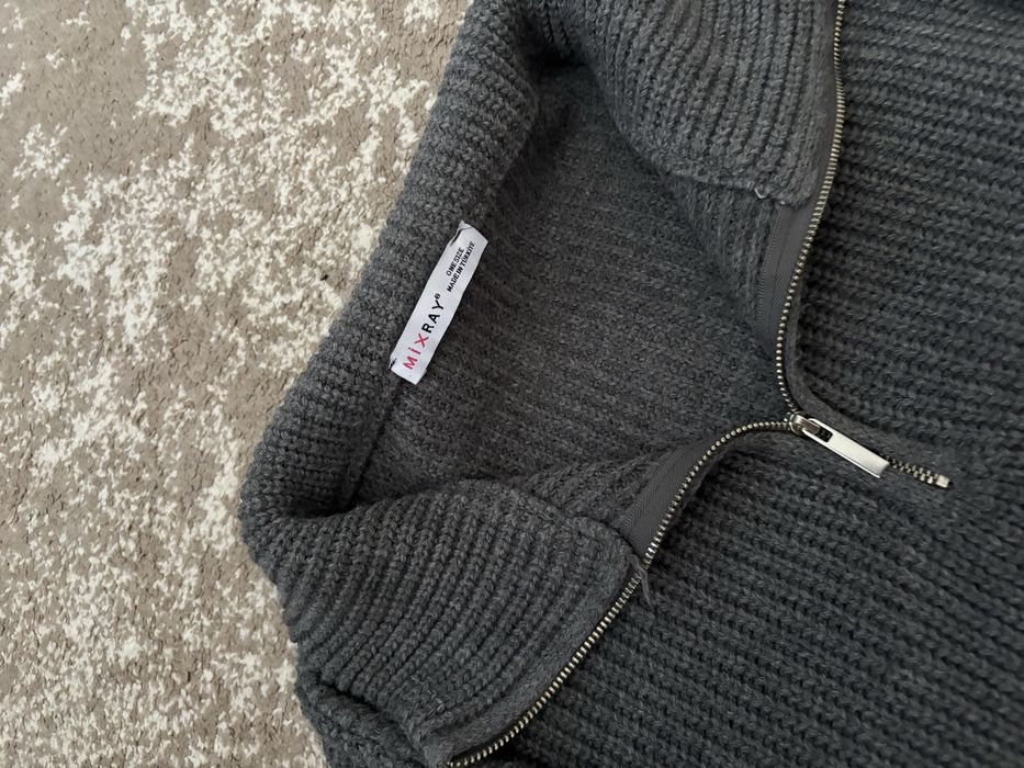 Вкорочений сірий графітовий светр