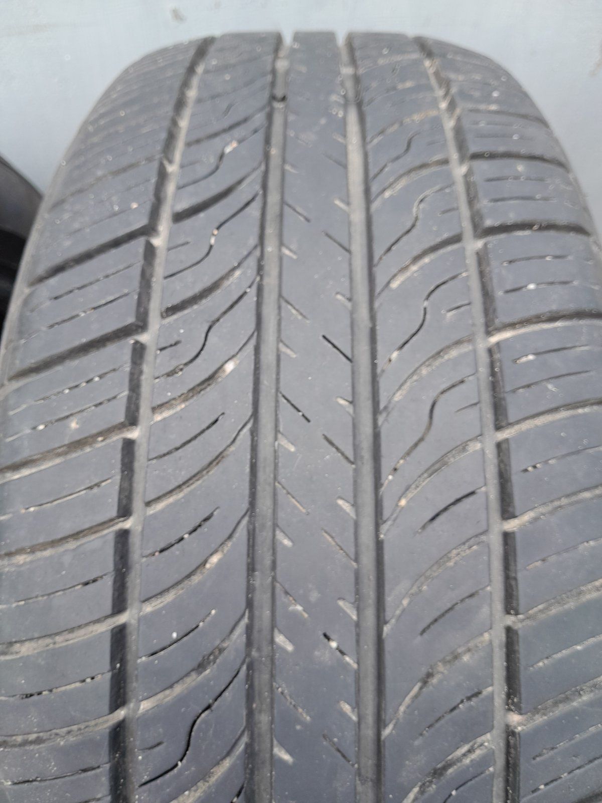 Літня резина 215/60 R16