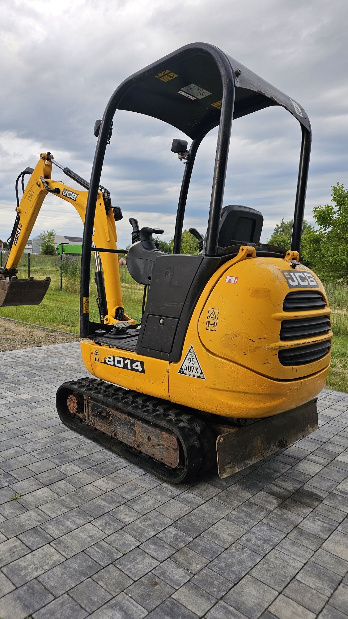 Minikoparka JCB 8014