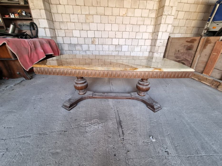 Ława ozdobna z kamienna płyta