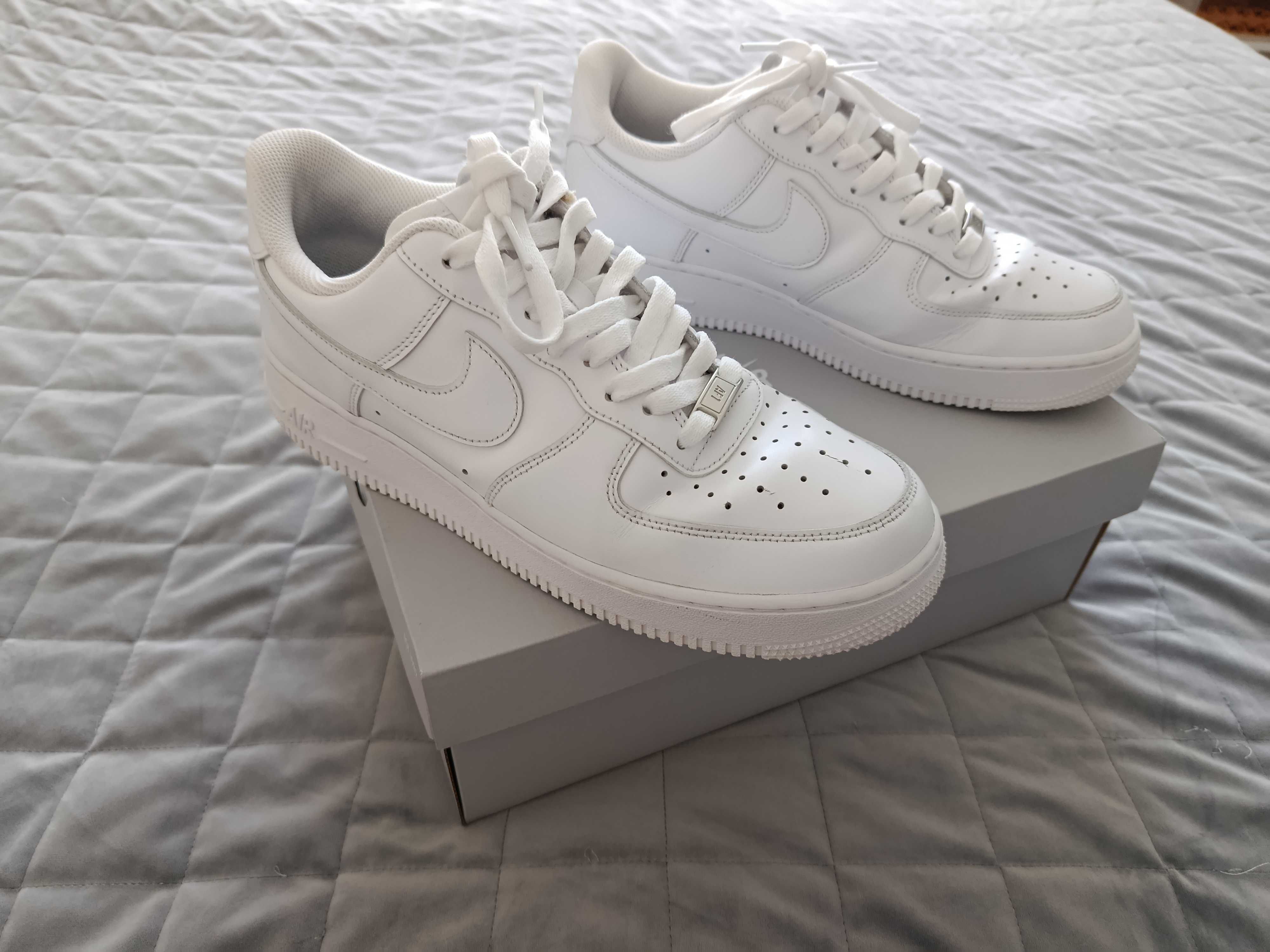 Buty męskie oryginalne Nike Air Force 1 '07 białe używane r. 43