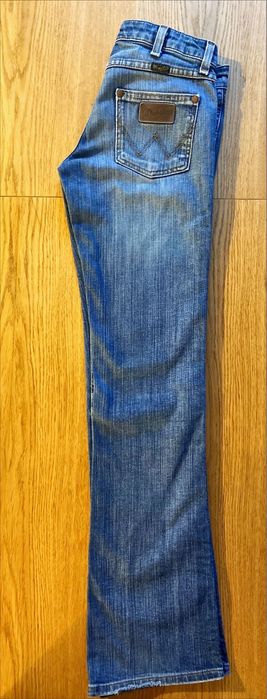 Jeans dzwony wrangler 26/32