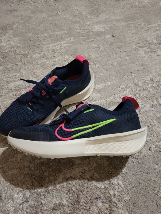 Кроссовки Nike женские, 38 размер