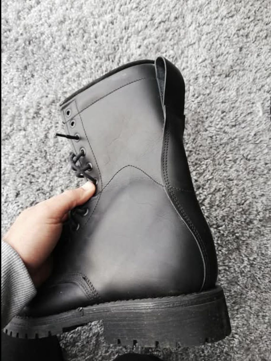 Vendo botas biqueira de aço Novas
