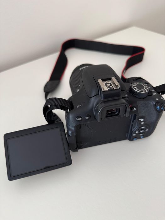 Canon EOS 750D como nova