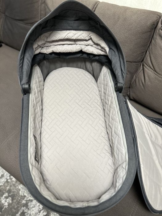 Коляска Carello epica 2025 року