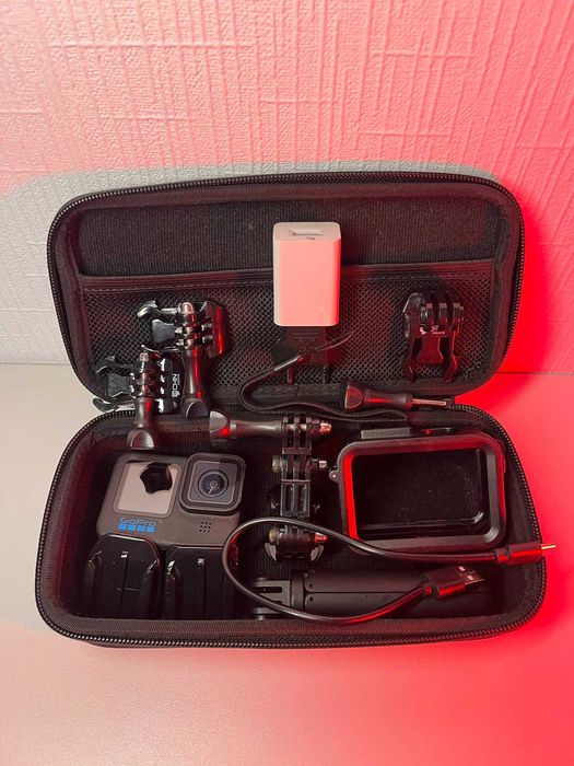 Екшн-камера GoPro Hero 10 з штативчиком