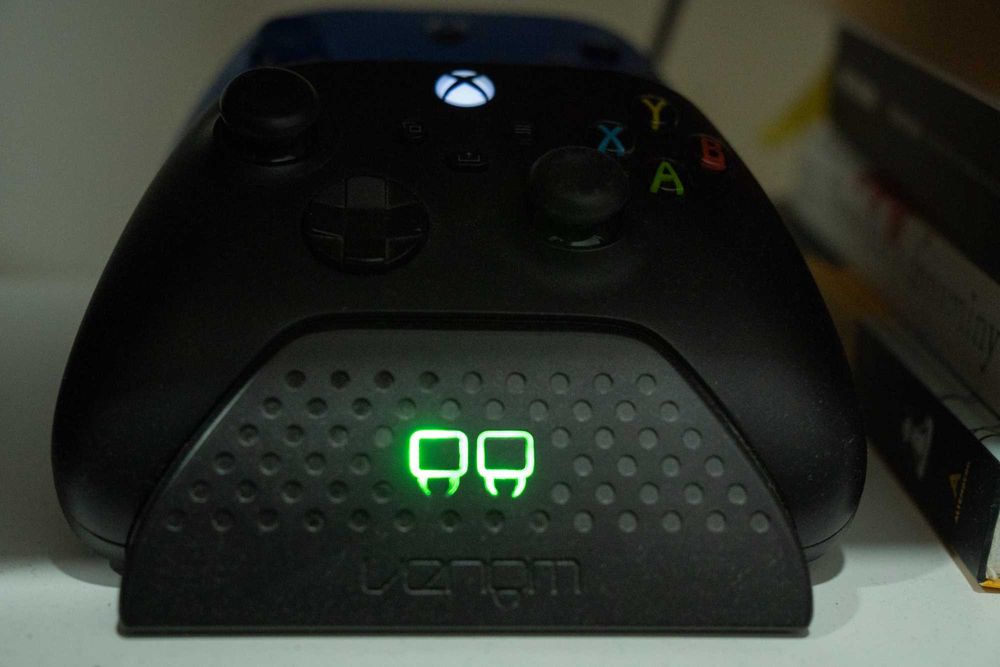 Konsola Xbox Series X - 2 Pady - Ładowarka