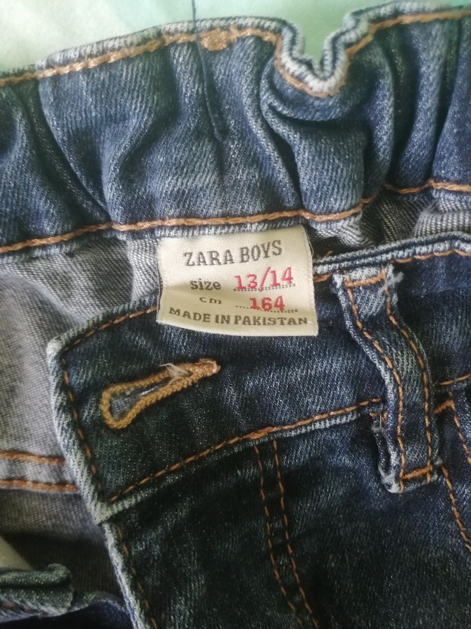 Темно - сині джинси від  zara.Звертайтеся для отримання детальнішої ін