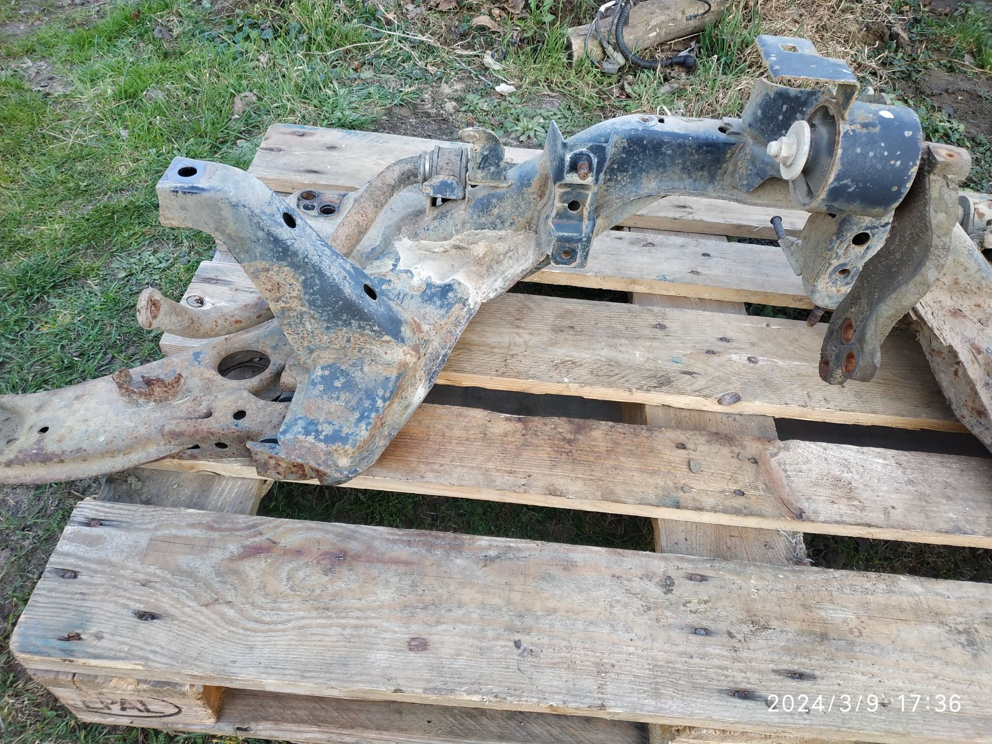 Продам підрамник Мазда 626gf 1999рік 2.0дизель