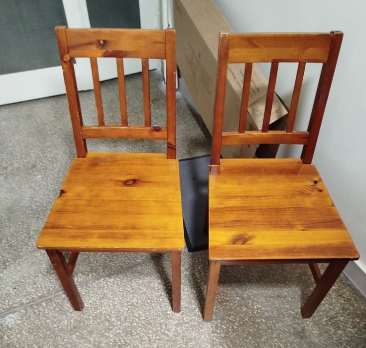 Krzesła solidne zielone