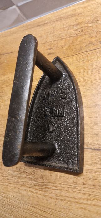 Stare francuskie żelazko numerowane