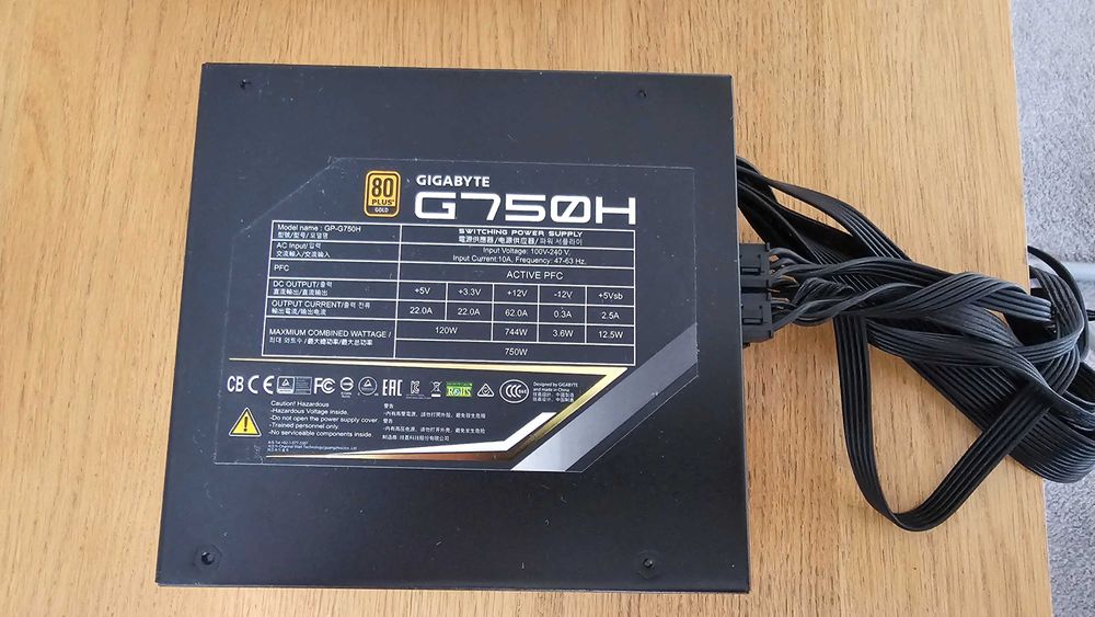 Procesor i7 4770K RAM 32GB płyta ASUS Z87 Pro zasilacz GIGABYTE G750H