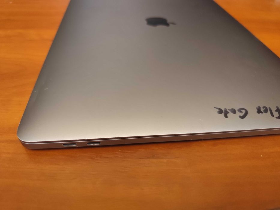 MacBook Pro 2017 15" i7 | 16GB | SSD 250GB – для запчастин або ремонту