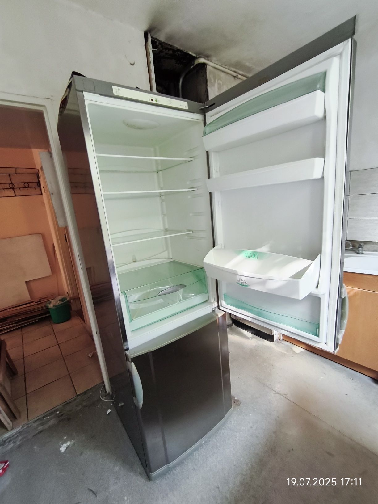 Lodówka 187cm wysokość 60 szerokość 63 głębokość
