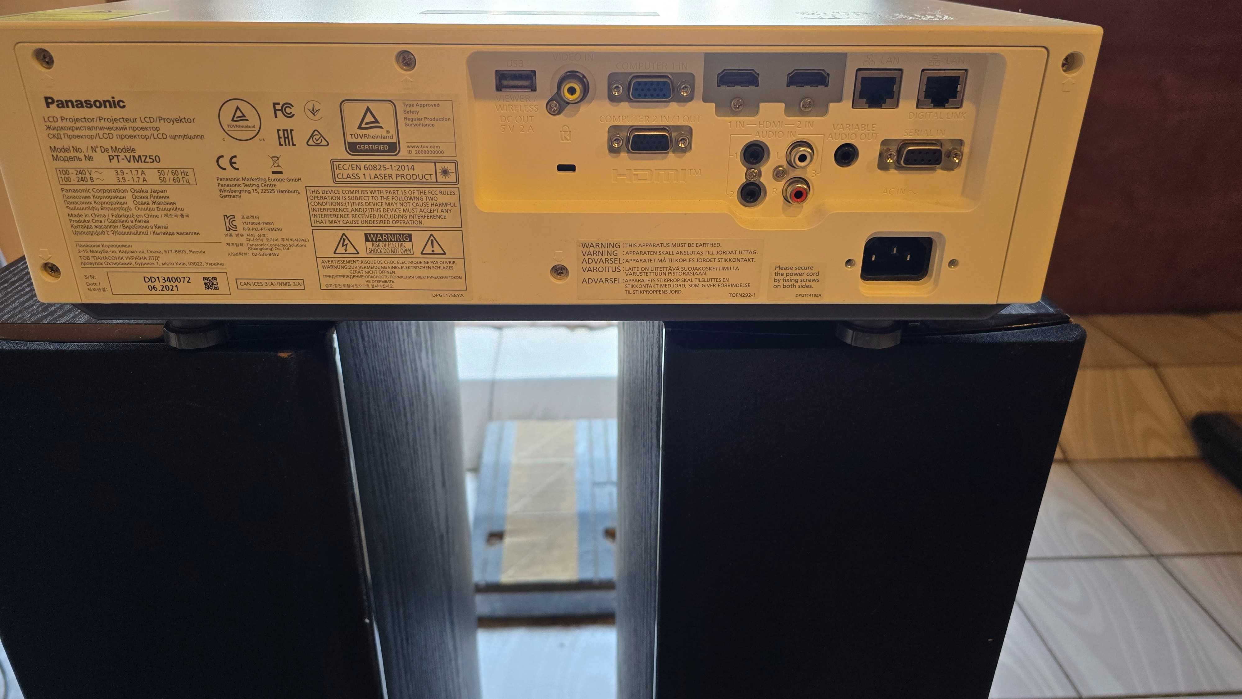 Projektor Panasonic PT-VMZ50 biały 7000 ANSI LASEROWY przebieg 1042H
