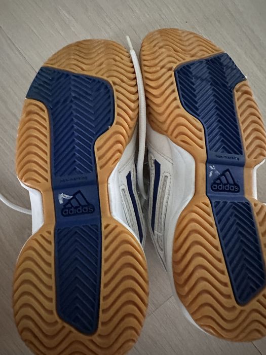 Кросівки Адідас.