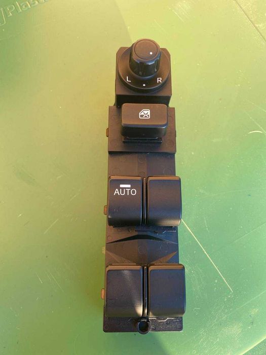 Блок кнопок стеклоподъёмника Mazda 3 2014-2016 оригинал