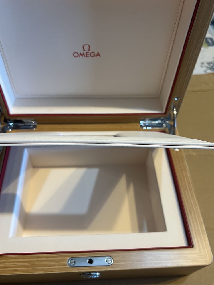 Caixa em madeira para relogio Omega