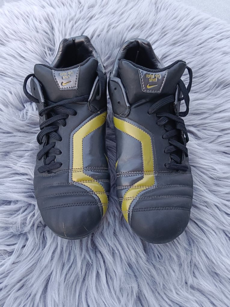 Korki czarno-złote Nike total 90 shift rozm. 41