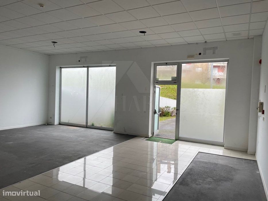 Loja destinada a comercio e industria