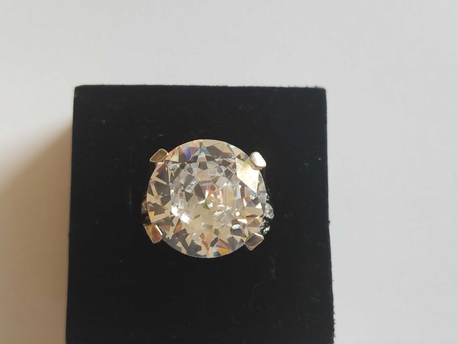 Srebrny pierścionek z kamieniem 925