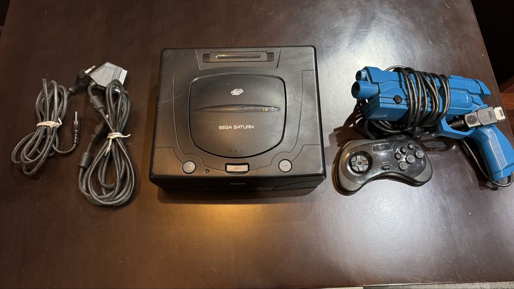 Consola Sega Saturn completa + Virtual Gun