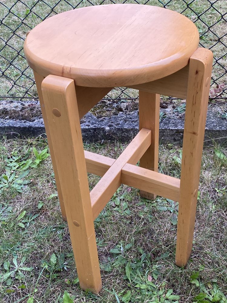 Wysoki stolek,  taboret, hoker, lite drewno