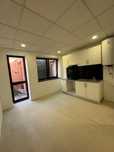Quarto/Estúdio c/ copa e WC privada,pequeno espaço exterior em Moradia