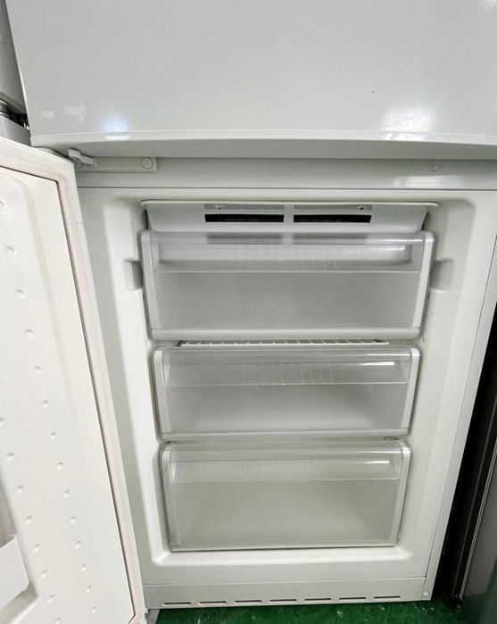 Lodówka Siemens KG36NX10, 185 cm, NoFrost, 303 litry, A+