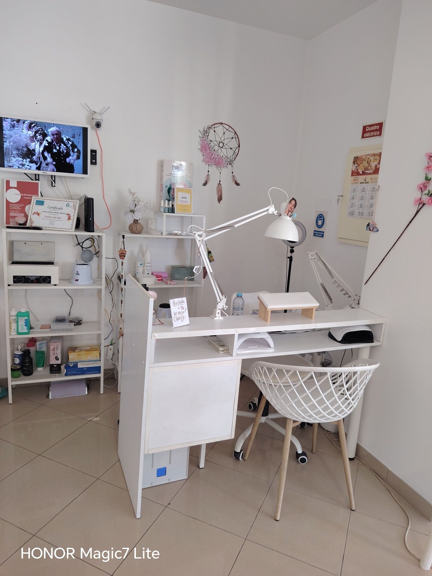 Aluga se mesa de estética