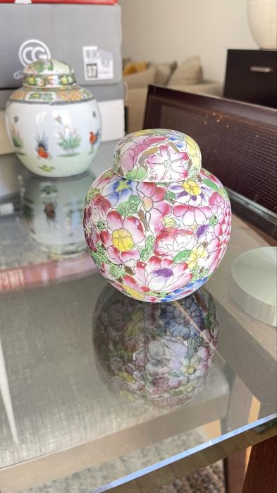 Pote de Macau motivo floral