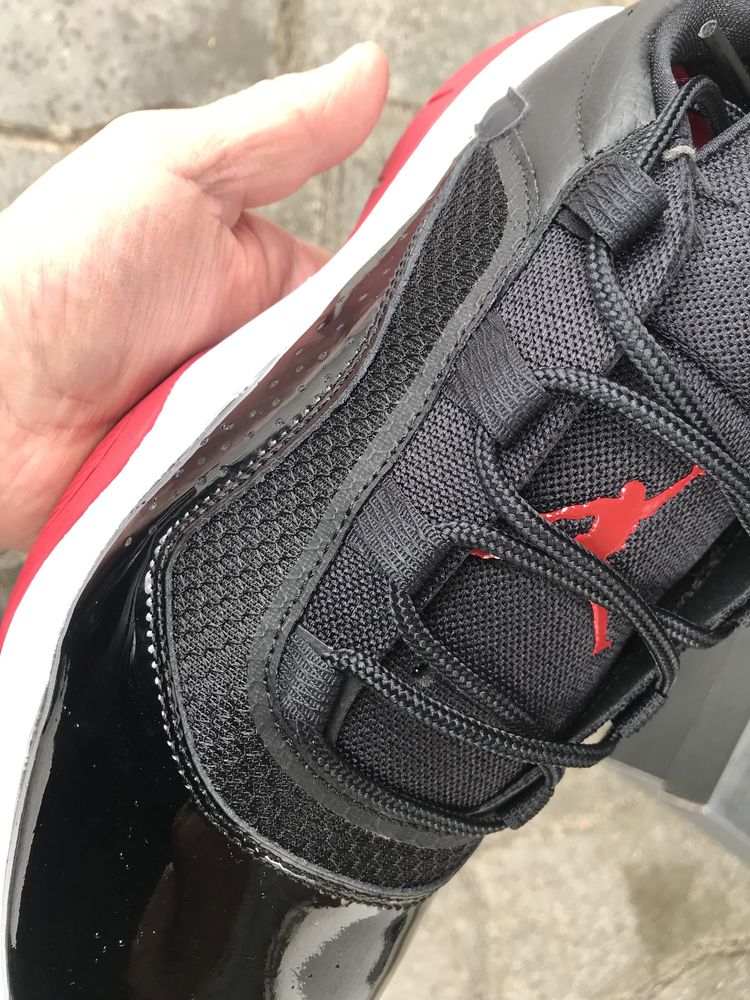 Jordan 11 CMFT low black/red