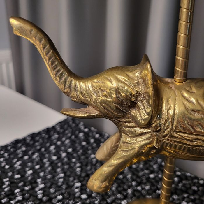 Figurka karuzelowego słonia z mosiądzu