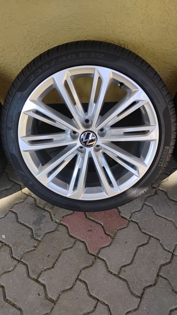 Felgi Koła Vw 19 Passat B8 R-LINE 3G0 ET44 8J 5x112 Pirelli VERONA