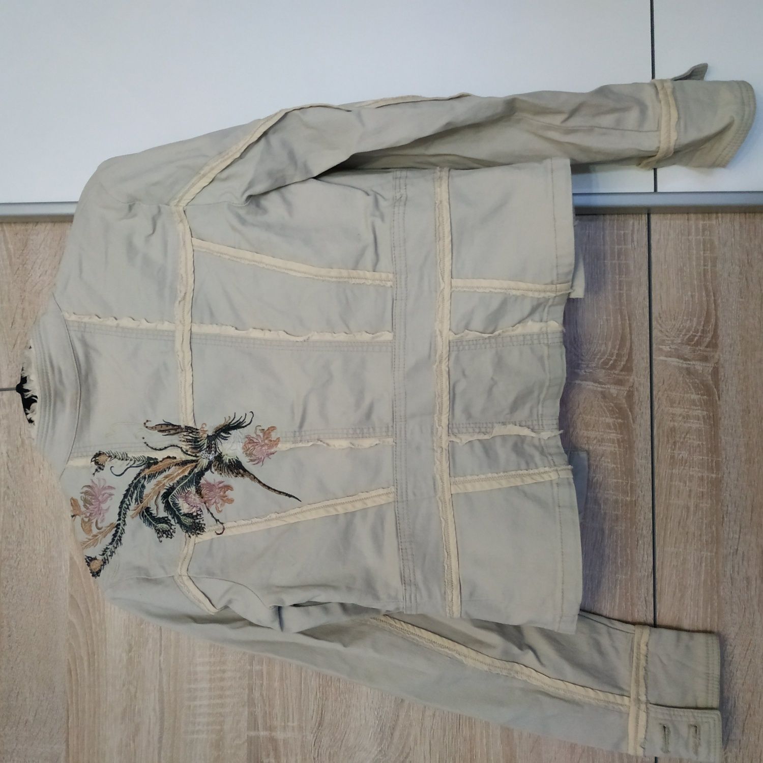 Kurtka jak jeansowa z aplikacją bez beżowa jak na XS/S 34/36 unikat