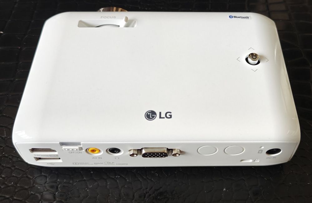 Проектор LG РН550G led портативний (з вбудованиим акумулятором)
Техно