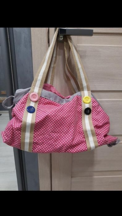 Сумка  яркая , вместительная