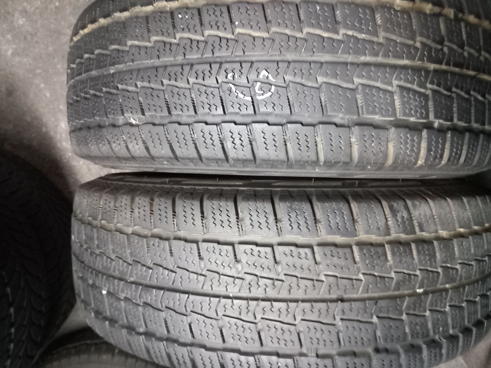 Opony używane 215/70/15c hankook 2x6 mm