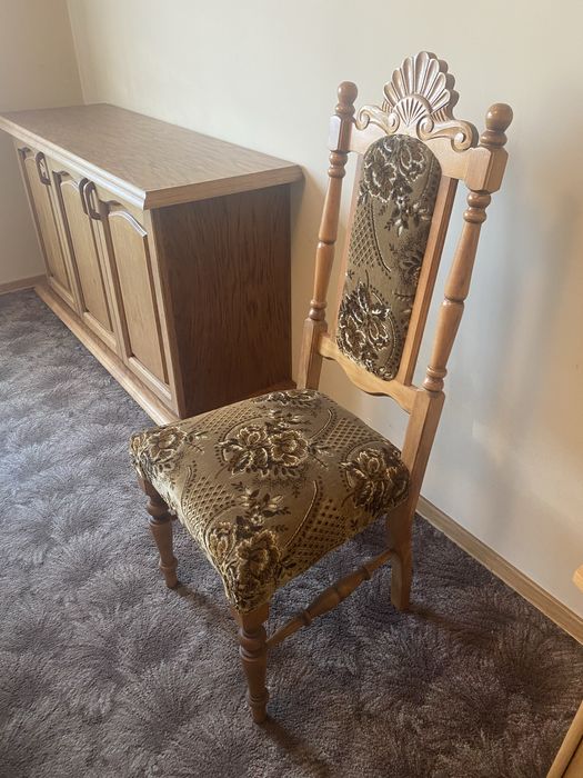 Zestaw mebli stołowych