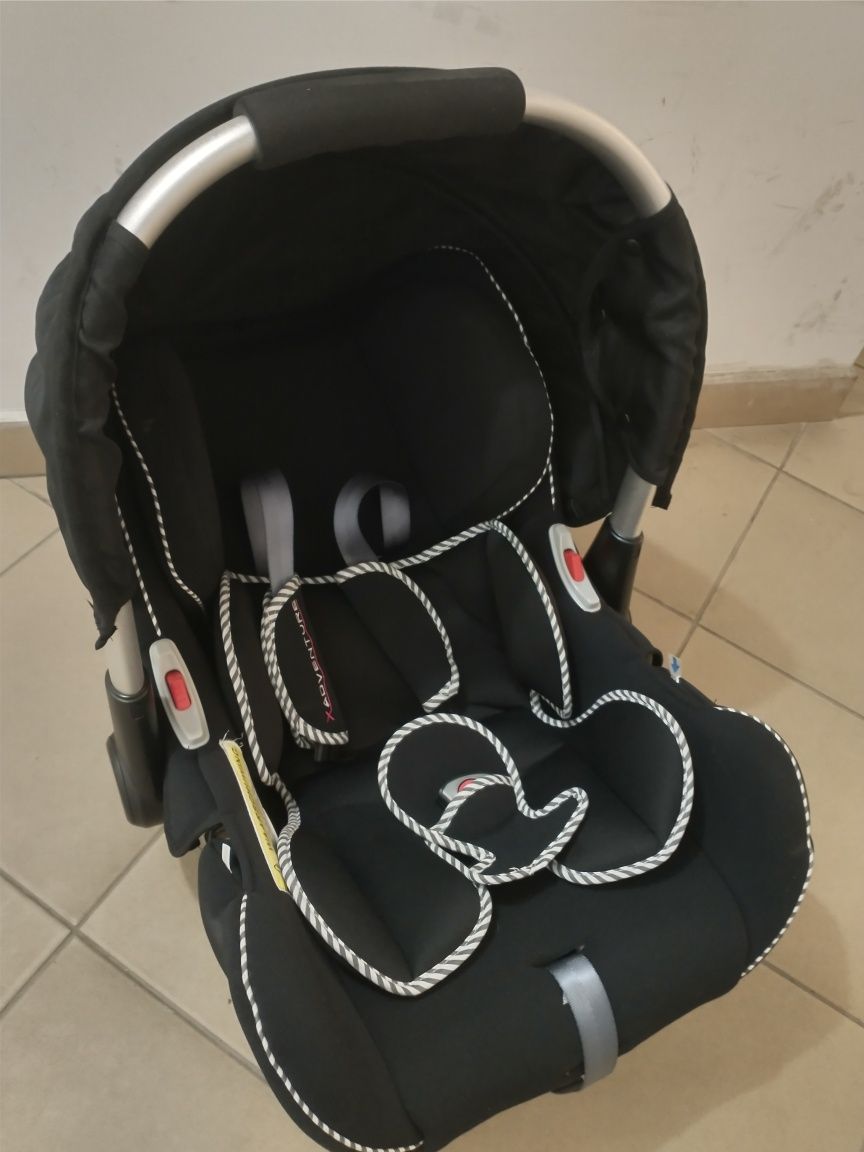 Fotelik samochodowy z bazą Isofix. 0-13 kg nosidełko dla maxi cosi