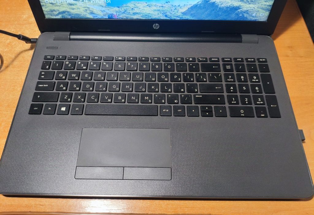 Ноутбук HP 250 G6 3168NGW i3-7020U DDR4 12Gb Radeon 520 2GB HDD 1000GB