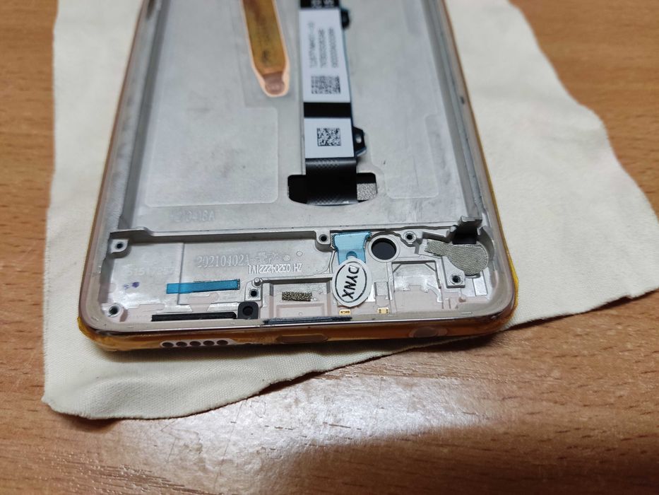 Продам дисплей с рамкой Poco X3 Pro Metal Bronze + задняя крышка