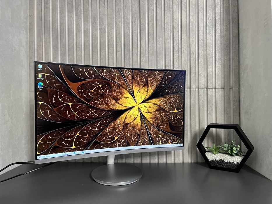Вигнутий білий монітор Samsung 27 дюймів full hd