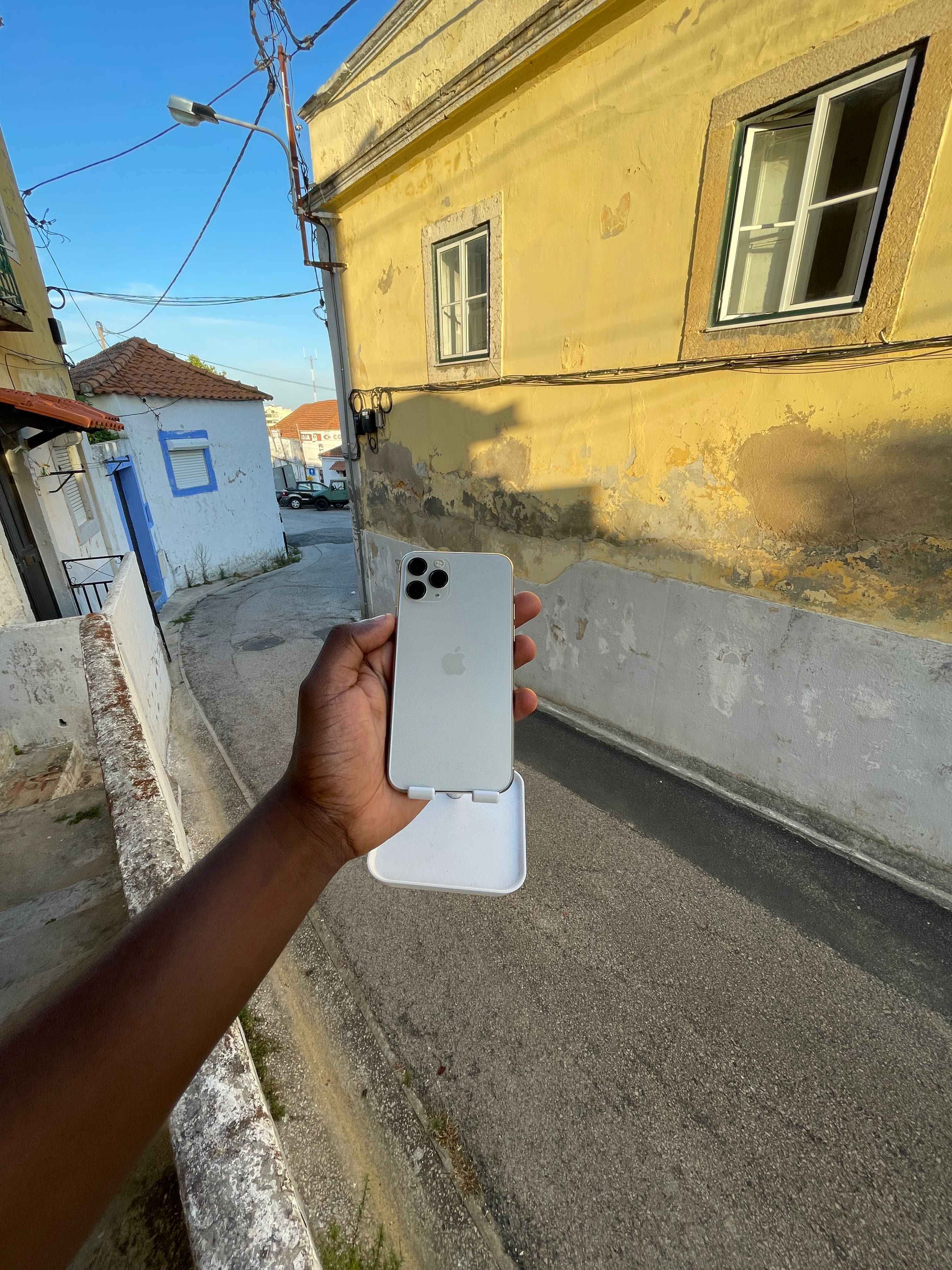 iPhone 11 Pro semi novo