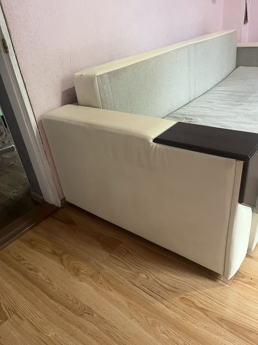 Продам диван в хорошем состоянии