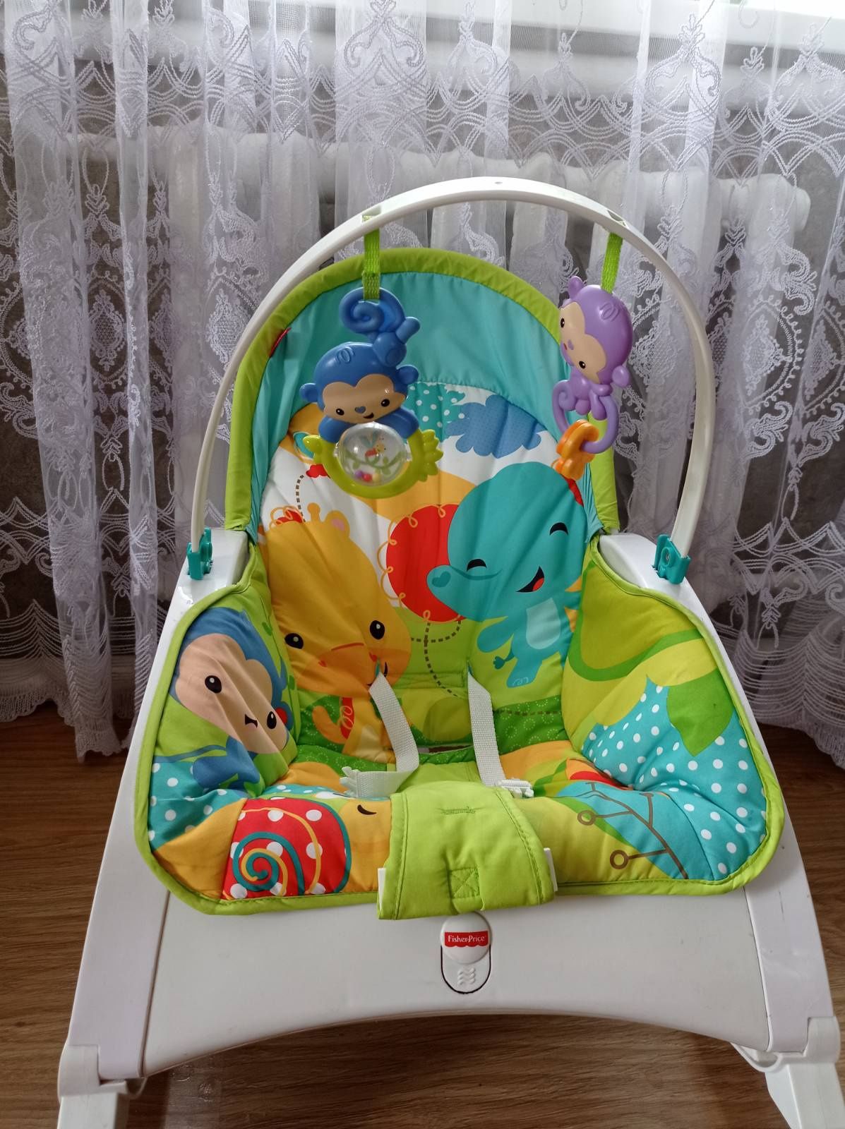Дитяче крісло качалка з вібрацією від народження