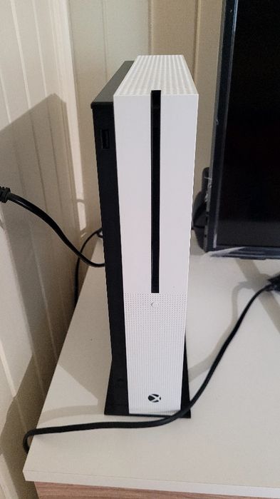 Xbox One S 1 TB BDB stan !