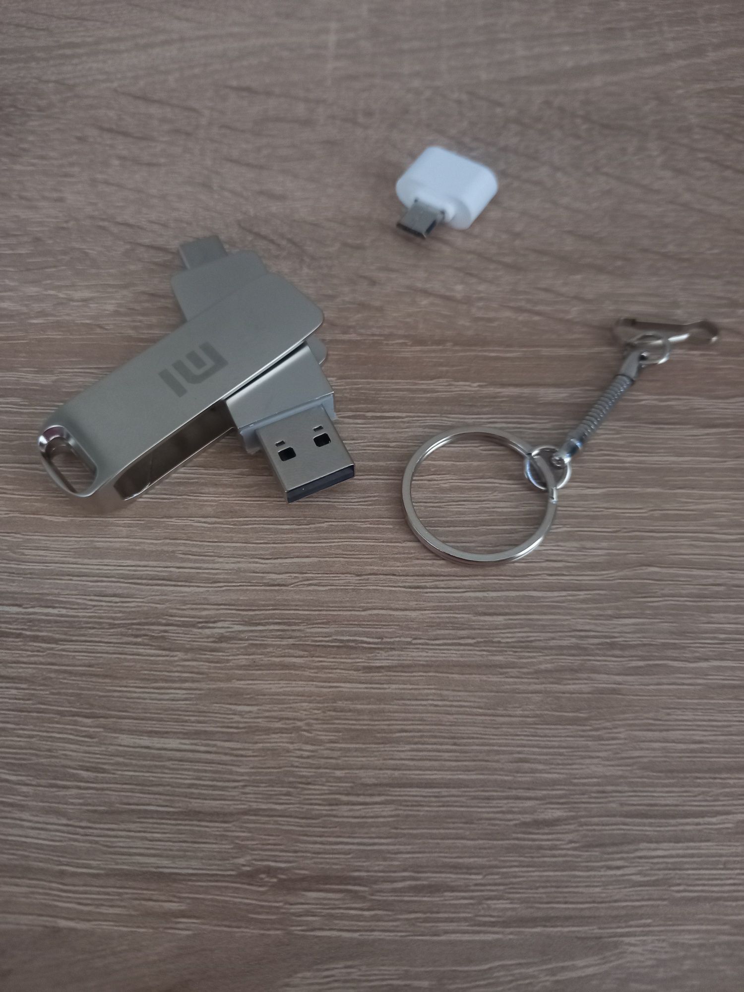 USB накопичува на 2тб.